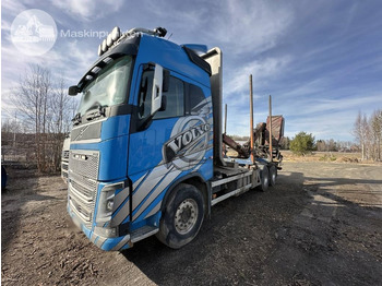 Camião de transporte de madeira VOLVO FH16 750