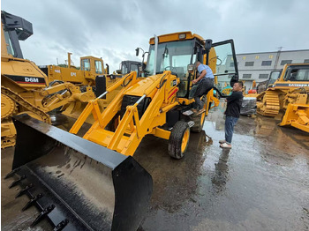 Escavadeira de rodas JCB 3CX