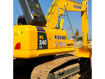 Escavadeira KOMATSU