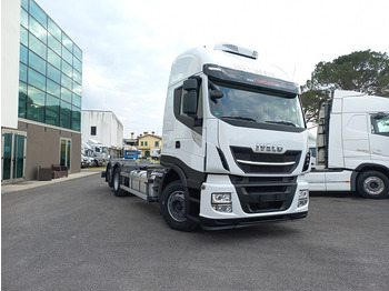 Camião transportador de contêineres/ Caixa móvel IVECO AS260S48: foto 5