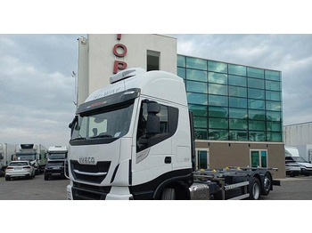Camião transportador de contêineres/ Caixa móvel IVECO Stralis 480