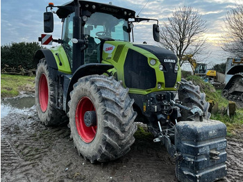 Trator CLAAS Axion 830