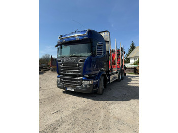 Camião de transporte de madeira SCANIA R 730
