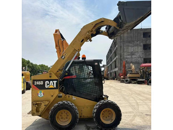 Mini pá carregadora CATERPILLAR 226B