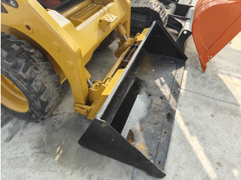Mini pá carregadora CATERPILLAR Used skid-steer CAT246D: foto 4