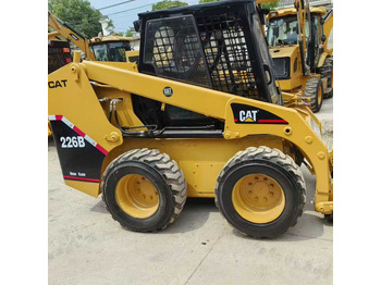 Mini pá carregadora CATERPILLAR 226B