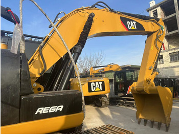 Escavadora de rastos CATERPILLAR 320D: foto 2