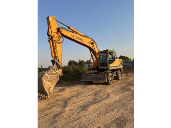 Escavadeira de rodas HYUNDAI R210