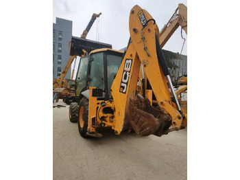 Retroescavadeira JCB 3CX