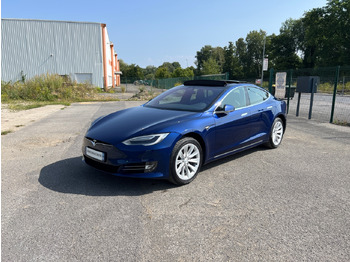 Sedan TESLA