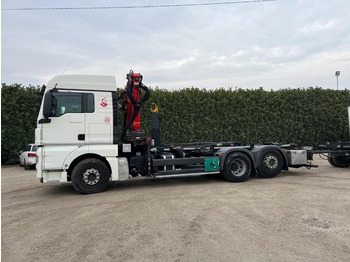 Camião polibenne, Camião grua MAN TGX 26.480 SCARRABILE CON GRU: foto 3
