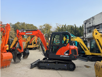Mini escavadeira DOOSAN DX60