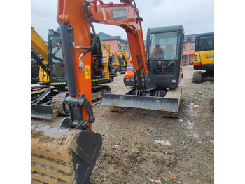 Mini escavadeira DOOSAN DX60