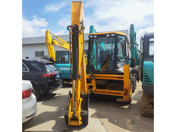 Retroescavadeira JCB 3CX
