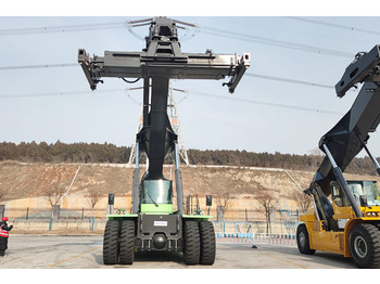 Reachstacker porta contentores XCMG