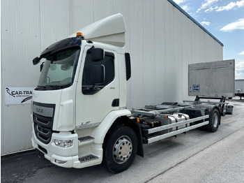 Camião transportador de contêineres/ Caixa móvel DAF LF
