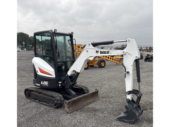 Mini escavadeira BOBCAT E26