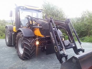 Trator JCB 3170 m. sandspreder og globusfres: foto 1