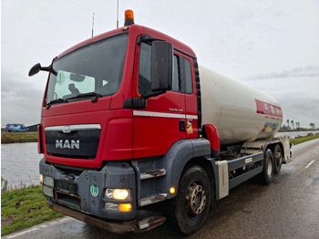 Camião cisterna MAN TGS 26.440
