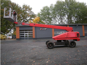 Caminhão com plataforma aérea SNORKEL