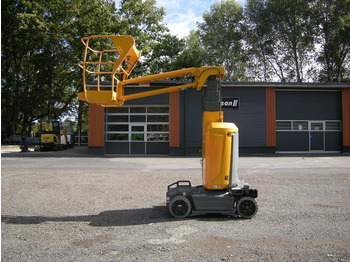Caminhão com plataforma aérea HAULOTTE