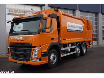 Caminhão de lixo VOLVO FM 330