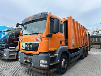Caminhão de lixo MAN TGS