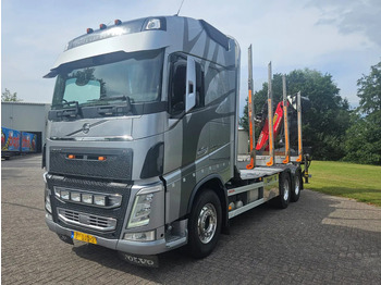 Camião de transporte de madeira VOLVO FH 500