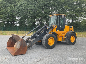 Pá carregadora de rodas JCB