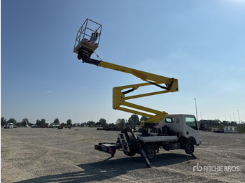 Caminhão com plataforma aérea 2011 Renault Maxity 110Dxi 2011 Socage DA320 20 m on Bucket Truck: foto 3