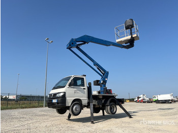 Caminhão com plataforma aérea SOCAGE