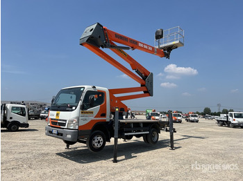 Caminhão com plataforma aérea MITSUBISHI