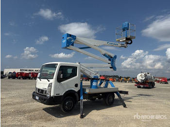 Caminhão com plataforma aérea NISSAN