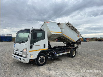 Caminhão de lixo ISUZU