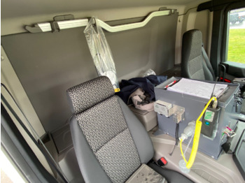 Camião cisterna SCANIA P370: foto 3