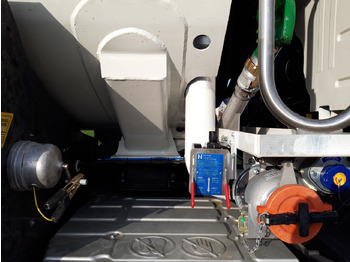 Camião cisterna VOLVO FM: foto 3