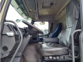 Fotografia de interior 1: Camião cisterna Volvo FM