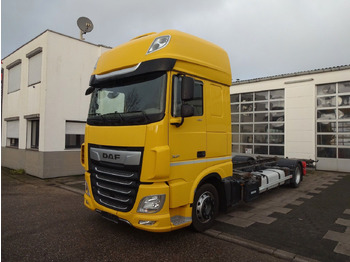 Camião transportador de contêineres/ Caixa móvel DAF XF 480