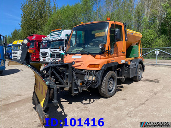 Veículo limpa-neves UNIMOG U300