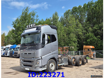 Camião de transporte de madeira VOLVO FH16 750