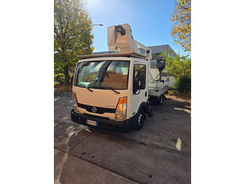 Caminhão com plataforma aérea