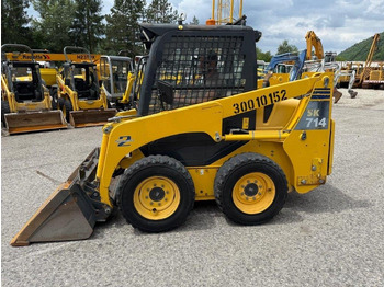 Mini pá carregadora KOMATSU SK714