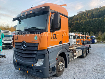 Camião transportador de contêineres/ Caixa móvel MERCEDES-BENZ