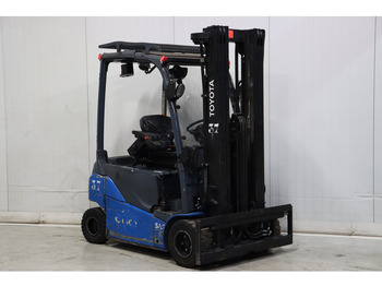 Empilhador elétrico TOYOTA