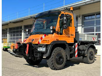 Camião basculante UNIMOG U400