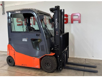 Empilhador elétrico TOYOTA