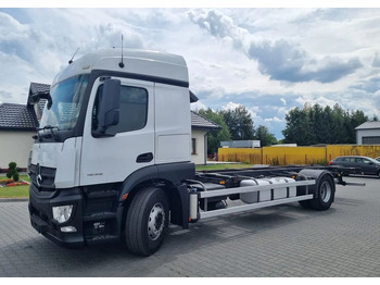 Camião de lona MERCEDES-BENZ Actros 1836