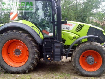 Trator CLAAS Axion 830