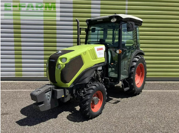 Trator CLAAS Nexos 220