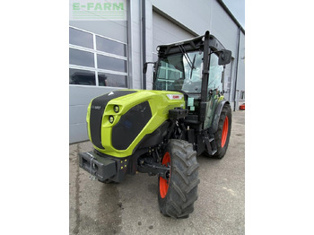 Trator CLAAS Nexos